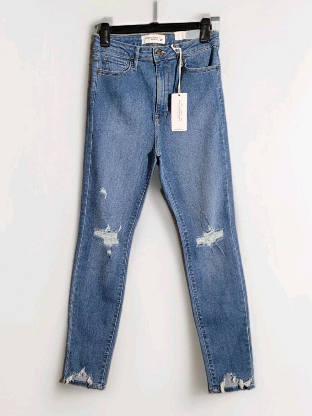 JUST BLACK DENIM Women Sz 25 Med Wash Distressed Knee And Hem Skinny Casual